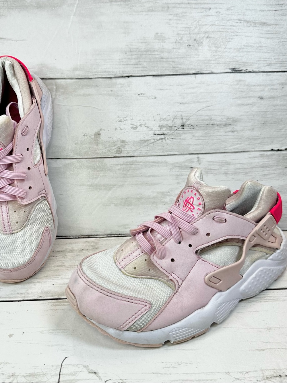 Nike Girl Huarache Run SE Youth Size 1Y Prism Pink Athletic Shoes